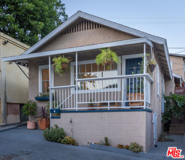 1519 Morton Terrace, Los Angeles CA: https://media.crmls.org/mediaz/f0029d3f-d845-4cb0-a809-4831301453e0.jpg