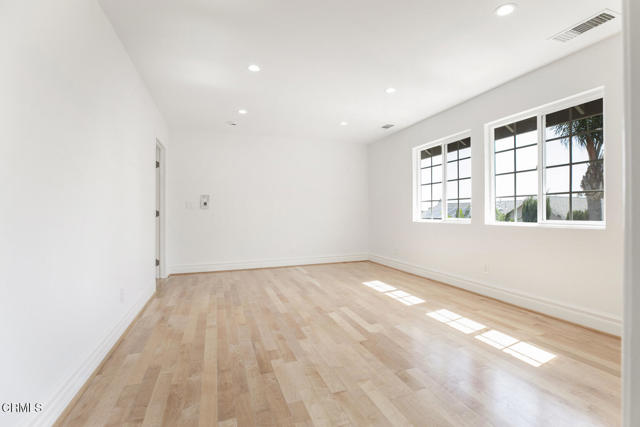 8857 Bluffdale Dr, Sun Valley CA: https://media.crmls.org/mediaz/f00323a6-3585-4662-9ff6-b67b504e22f6.jpg