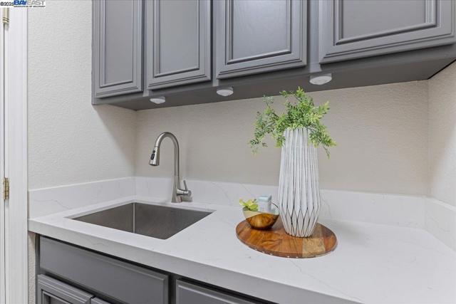 1699 Lodestone Rd, Livermore CA: https://media.crmls.org/mediaz/f00338b1-9b6f-4612-8112-4b8c56cb9505.jpg