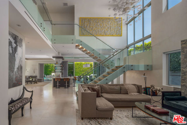 633 N Laurel Avenue, Los Angeles CA: https://media.crmls.org/mediaz/f0035d1a-ab93-468b-96da-6d78a6c60ad3.jpg