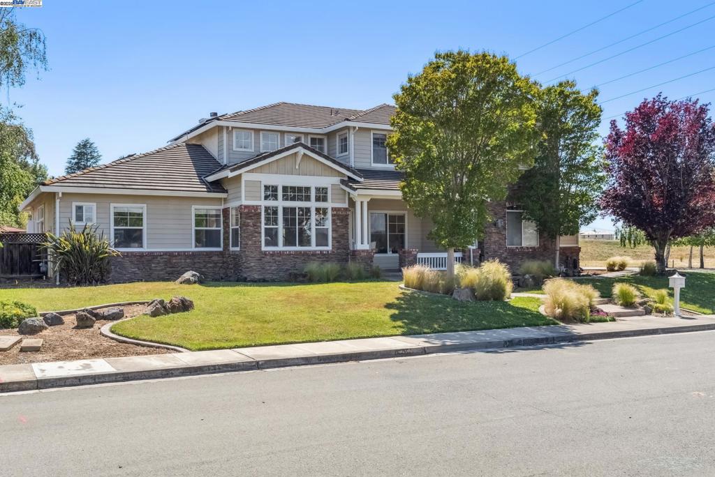 3879 Blackstone Ct