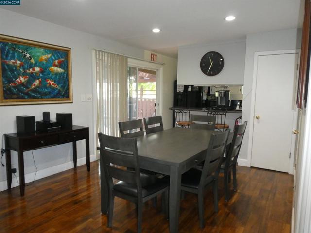 Image 8 of 43 For 2908 Sargent Ave