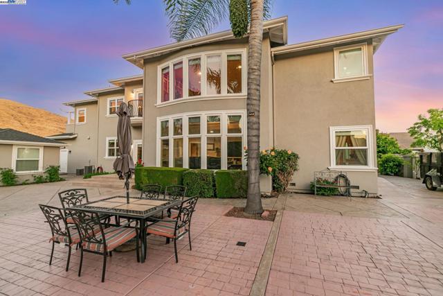 190 Pickering Ave, Fremont CA: https://media.crmls.org/mediaz/f005a989-36f4-4c3e-ab3f-2003686e22b8.jpg