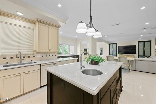 Detail Gallery Image 13 of 73 For 3263 New York Dr, Pasadena,  CA 91107 - 7 Beds | 5/1 Baths