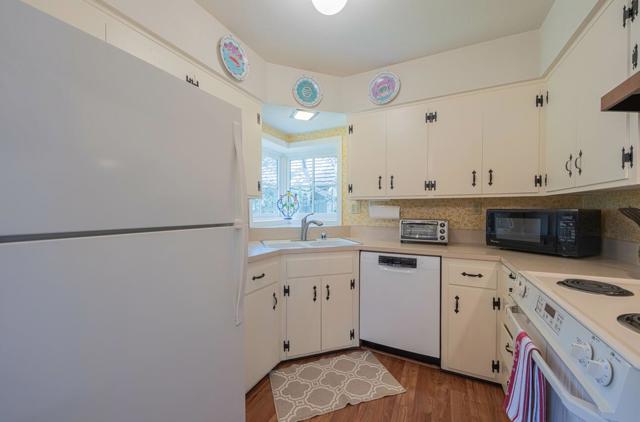 26265 Valley View Avenue, Carmel CA: https://media.crmls.org/mediaz/f0066339-5e26-4f6c-bcfc-326d5137dc02.jpg