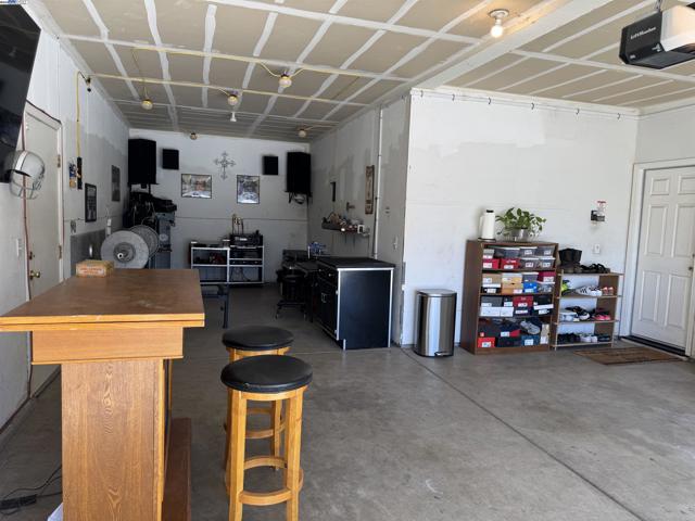 10342 Mono Ct, Stockton CA: https://media.crmls.org/mediaz/f006c974-748e-4f33-a58b-02be20740739.jpg