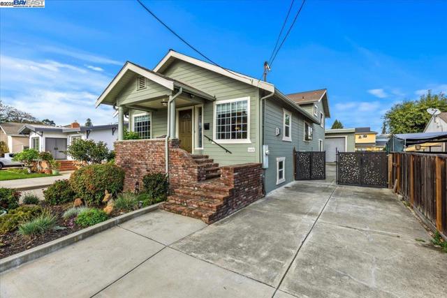 1672 Crescent Avenue, Castro Valley CA: https://media.crmls.org/mediaz/f00701f1-fc77-443c-b8b1-b0e2ebbba91c.jpg