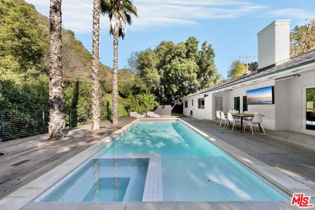 3443 Mandeville Canyon Road, Los Angeles CA: https://media.crmls.org/mediaz/f0070861-14b1-4ab7-97b3-47e42ecbef82.jpg