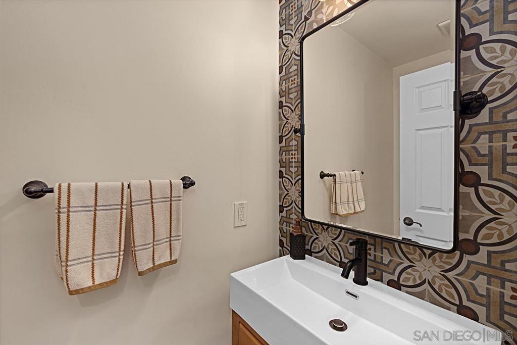 MLS #250040361SD image #23