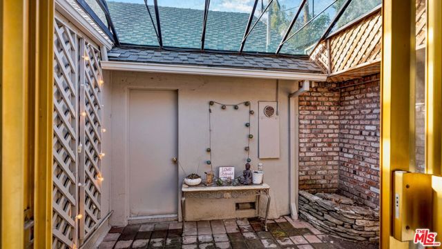 4559 Morella Avenue, Valley Village CA: https://media.crmls.org/mediaz/f0077333-f8a0-4163-a6b8-557b1a2e2a3d.jpg