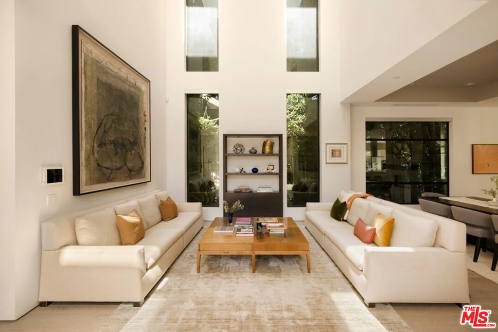 844 N Harper Avenue — Modern
