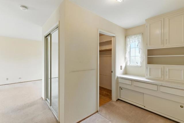 1675 Escalante Way, Burlingame CA: https://media.crmls.org/mediaz/f007b1fa-fa97-416d-a156-b98164972d14.jpg