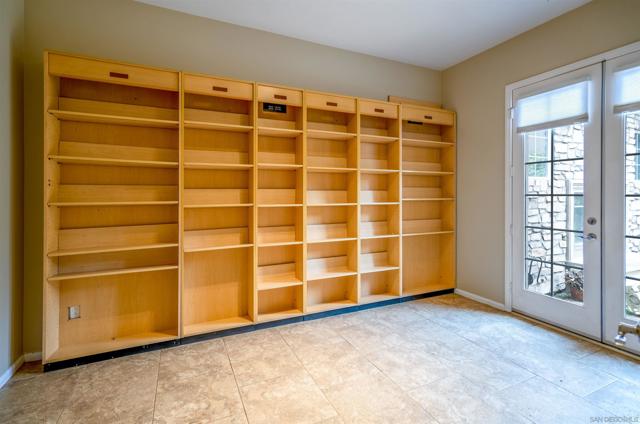 1052 Mountain Ash Ave, Chula Vista CA: https://media.crmls.org/mediaz/f007be31-91e1-4c7f-9397-23cfcbd18b11.jpg