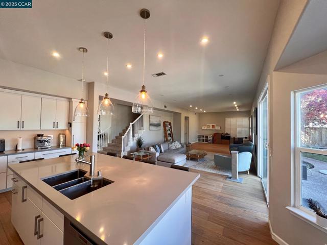1161 Torrey Pines Place, Clayton CA: https://media.crmls.org/mediaz/f007cb15-1f23-4c9e-be9a-06864ef73a21.jpg