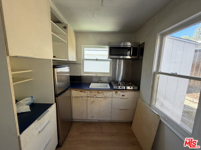 819 Pier Avenue photo 12
