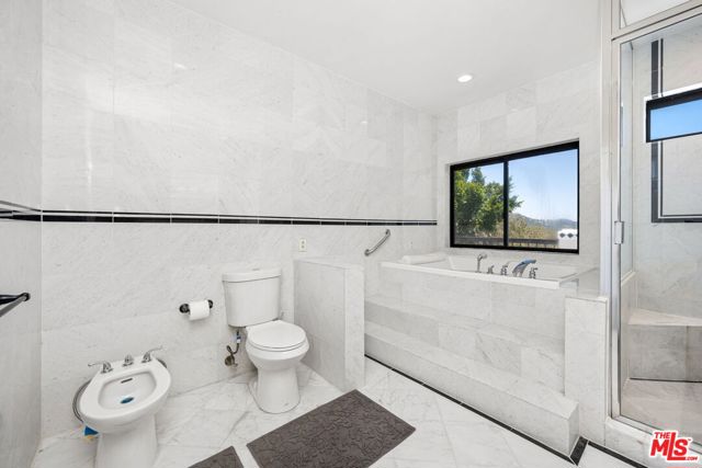 Image 32 of 63 For 520 Costa Del Sol Way