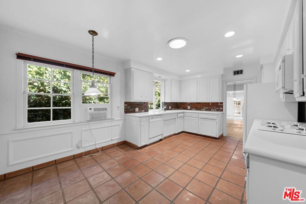 MLS #25606459 image #11