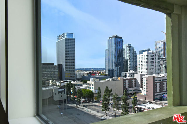 939 S Broadway, Los Angeles CA: https://media.crmls.org/mediaz/f0093a82-e97b-41cb-b72b-8b7834fff826.jpg