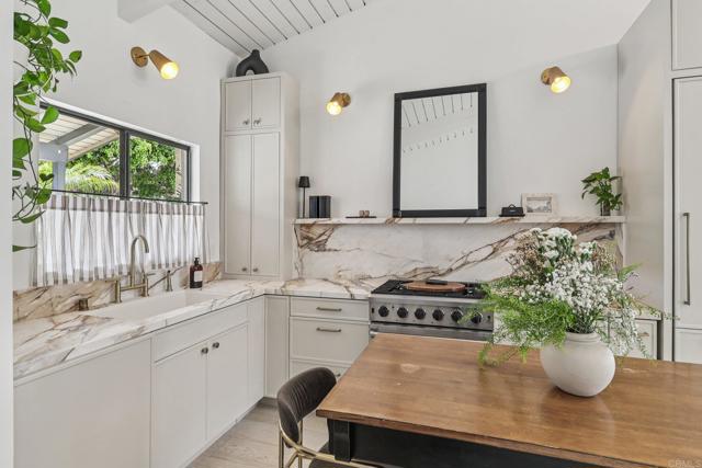 4352 Loma Riviera Court, San Diego CA: https://media.crmls.org/mediaz/f00955c2-e4c9-4303-b597-5d1f73ea2b7f.jpg