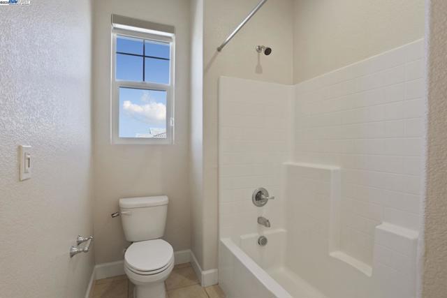 1503 S Oliveira Dr, Mountain House CA: https://media.crmls.org/mediaz/f0095698-8d96-4d1e-af32-360d557fe81f.jpg