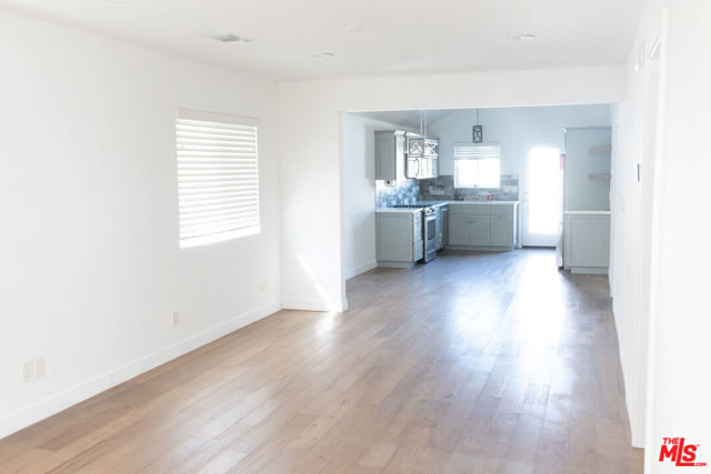932 W Crestwood Street, San Pedro CA: https://media.crmls.org/mediaz/f009850a-f83a-4924-9dcd-36c4b2c91138.jpg