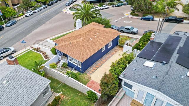 1205 Park Row, La Jolla CA: https://media.crmls.org/mediaz/f009cea0-3057-45f4-bd86-b175f286a08c.jpg