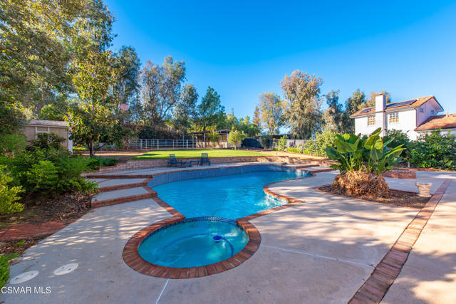 952 Carefree Drive, Simi Valley CA: https://media.crmls.org/mediaz/f009f359-c656-4210-bf70-1b04444a99a5.jpg