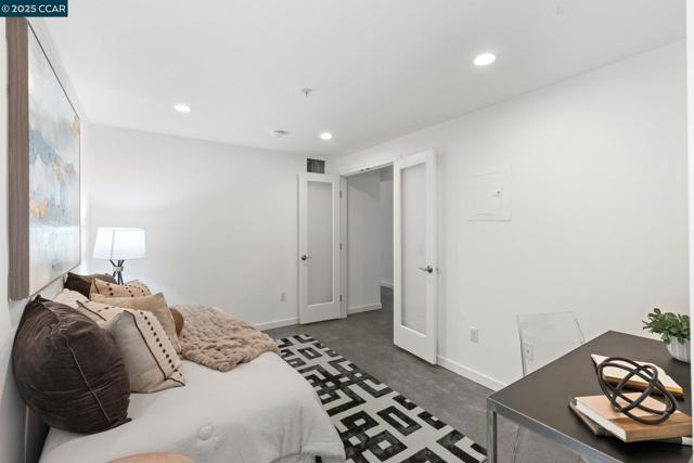 1200 65Th St, Emeryville CA: https://media.crmls.org/mediaz/f00a81cf-7671-40bb-87cf-6eb7df3ab38a.jpg