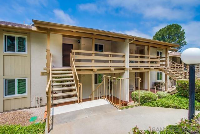 1976 Fairway Circle, San Marcos CA: https://media.crmls.org/mediaz/f00ad235-7bba-4580-aa85-52e27a89fa39.jpg