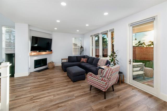 Detail Gallery Image 10 of 44 For 6443 Amethyst Way, Carlsbad,  CA 92011 - 4 Beds | 2/1 Baths