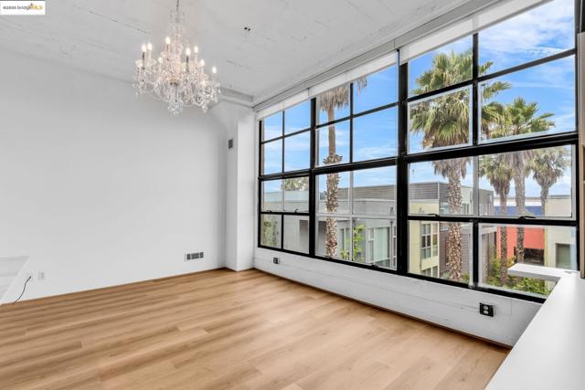 1500 Park Ave, Emeryville CA: https://media.crmls.org/mediaz/f00ae534-8a7c-4a22-b89f-bde383954151.jpg
