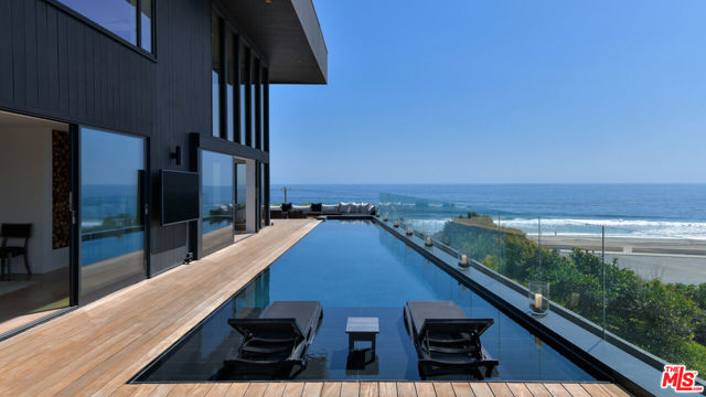 6463 Surfside Way, Malibu CA: https://media.crmls.org/mediaz/f00b08d6-9caf-4a6c-a52a-bccd409bf3da.jpg