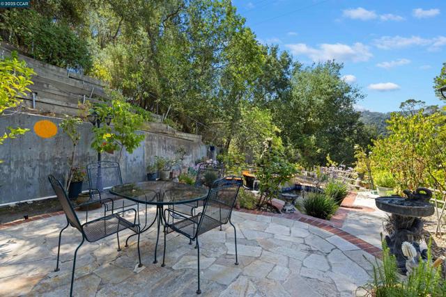 39 Mira Loma Rd, Orinda CA: https://media.crmls.org/mediaz/f00bc2fc-3659-44c5-bc9d-cd40d195c603.jpg