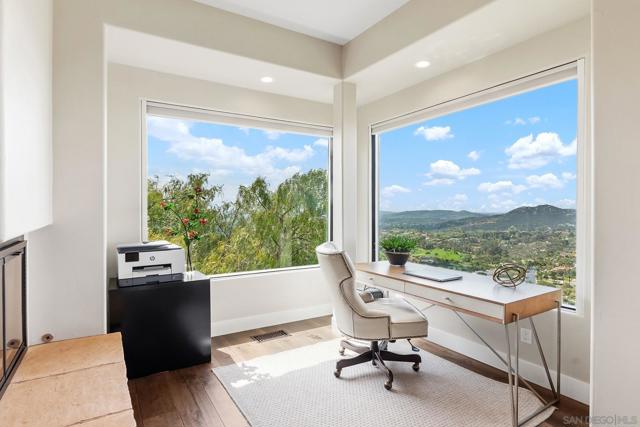 15484 Markar Rd, Poway CA: https://media.crmls.org/mediaz/f00bcdbb-2876-411a-b58d-52c2428c4bc2.jpg