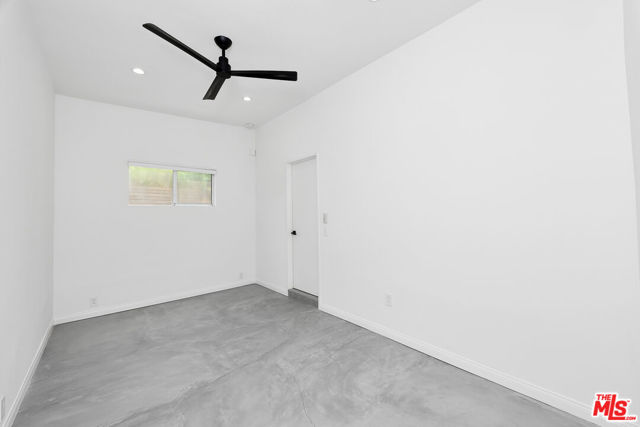 519 1/2 San Juan Avenue, Venice CA: https://media.crmls.org/mediaz/f00bd76d-6d75-484a-aba1-e56240b3a512.jpg