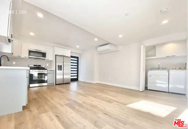 1726 Menlo Avenue, Los Angeles CA: https://media.crmls.org/mediaz/f00cd40c-cc6f-4fc2-90d3-5e172a93c9a9.jpg