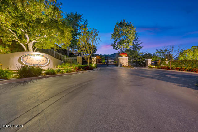 1048 Via Adorna, Newbury Park CA: https://media.crmls.org/mediaz/f00d847f-350e-45d6-8aa3-d8a7869dcc2a.jpg