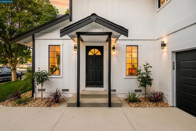 27 Briarwood Ct, Brentwood CA: https://media.crmls.org/mediaz/f00d8fa3-8fad-4961-ba82-6332e90395f9.jpg