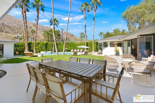 290 W Lilliana Drive, Palm Springs CA: https://media.crmls.org/mediaz/f00ddb2a-abe4-4607-b5ba-789ed6c8c5d1.jpg