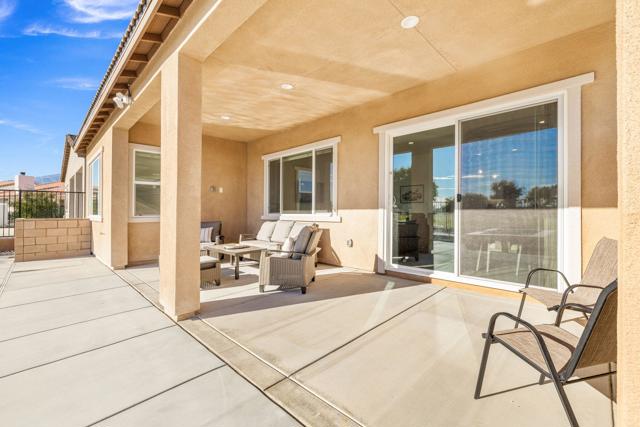 48406 Hepburn Drive, Indio CA: https://media.crmls.org/mediaz/f00e0858-1154-4760-a621-8c6eb35dd02b.jpg