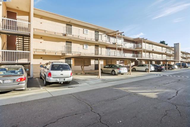 Image 14 of 25 For 38455 Bronson St  128