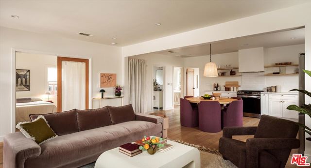 2041 S Palm Grove Avenue, Los Angeles CA: https://media.crmls.org/mediaz/f00e23b5-1dbe-4fdf-9a33-159367130d25.jpg