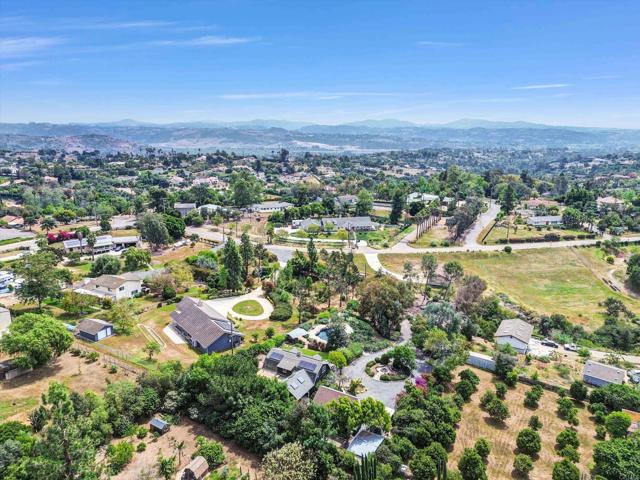 3127 Alta Vista Drive, Fallbrook CA: https://media.crmls.org/mediaz/f00e791f-1757-482d-951b-b1e92332124f.jpg