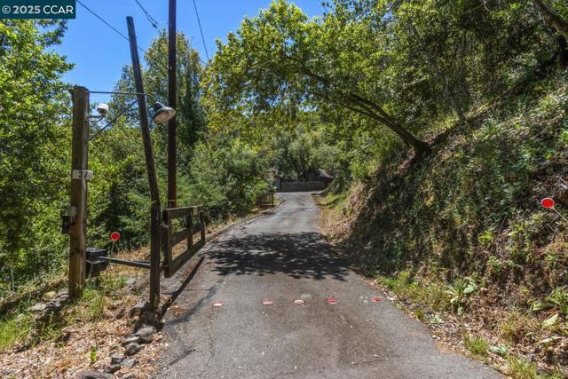 37 La Madronal, Orinda CA: https://media.crmls.org/mediaz/f00e8dd0-1eb7-417a-bf3e-fd43f422d8ca.jpg