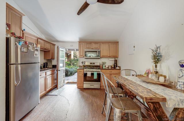4201 Avenida Gregory, Spring Valley CA: https://media.crmls.org/mediaz/f00e9a4e-876e-4a2f-b768-2e1a6d455e93.jpg
