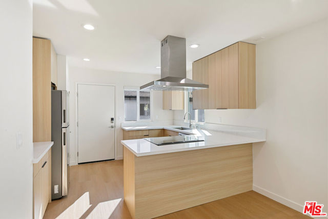 954 North San Vicente Boulevard, 6 photo 7