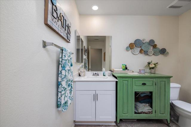 35-Bathroom
