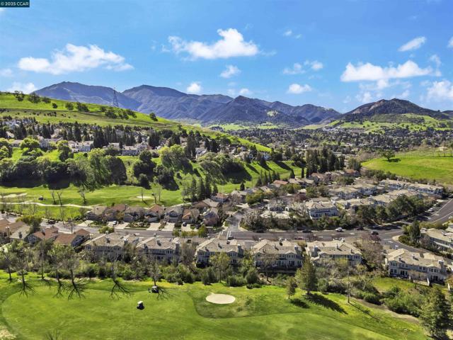 4605 Keller Ridge Dr, Clayton CA: https://media.crmls.org/mediaz/f00f21ff-2e01-4358-8a4a-1ba0e5db2fc8.jpg