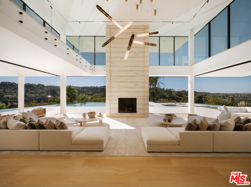 16187 Royal Oak Road — Contemporary
