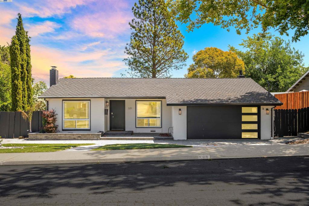 589 Maureen Ln